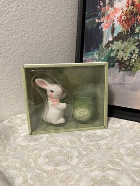 Salt and pepper shaker set.